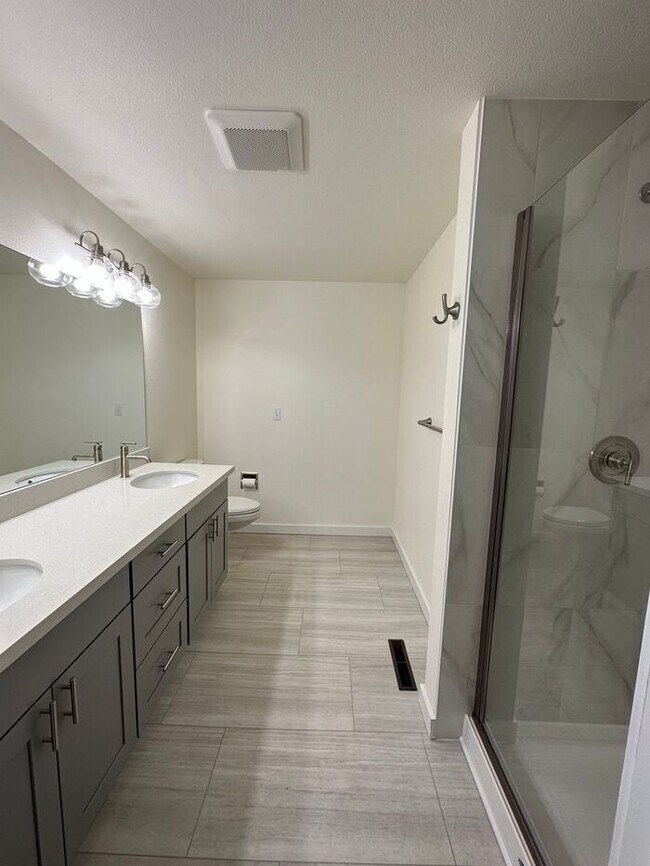 Building Photo - Fabulous Puyallup Newley Remodled 3 Bedroo...