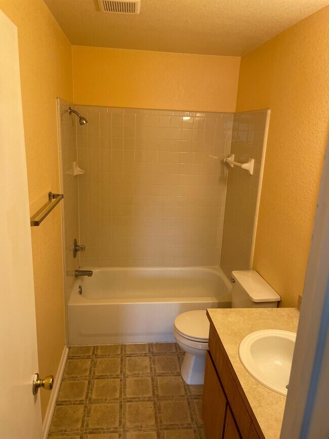 Building Photo - 2801 Vernice Loop