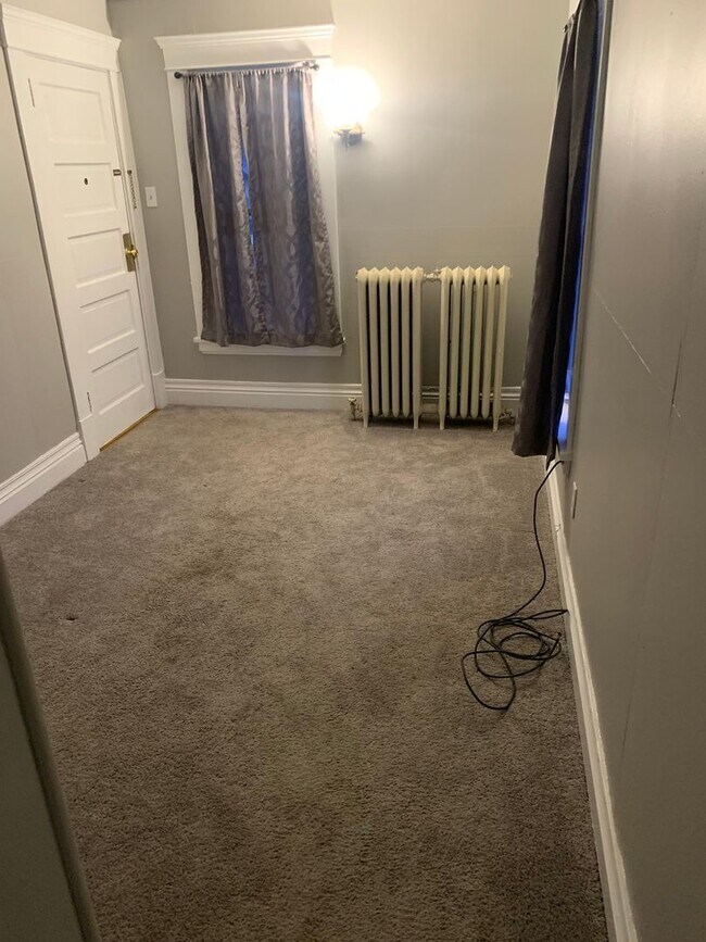 Foto del edificio - Utilities included 1 bedroom upper Corning ***No Pet Dogs***