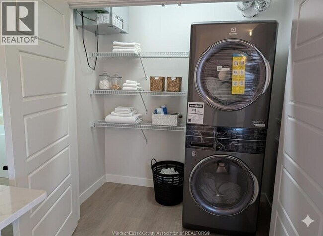 Photo du bâtiment - 926-928 Giles BOULEVARD Unit# 5