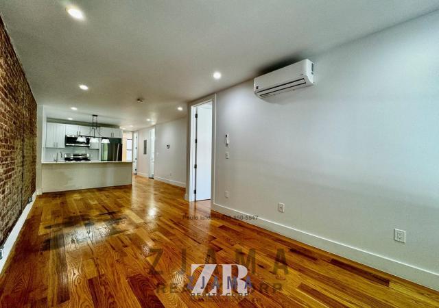 Foto del edificio - 3 bedroom in Brooklyn NY 11210