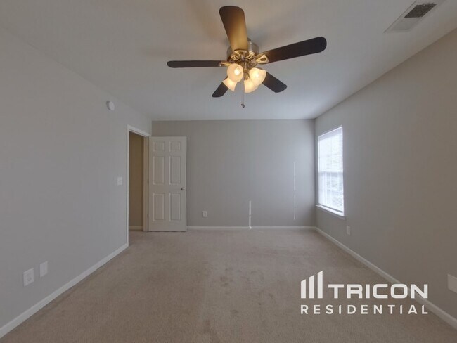 Building Photo - 709 Jack Russell Ct