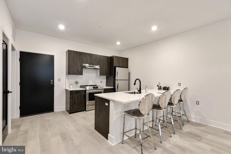 Foto principal - 3045-51 Richmond St