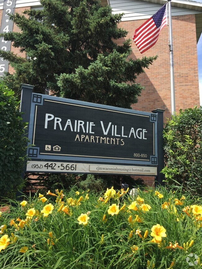 Building Photo - Prairie Village