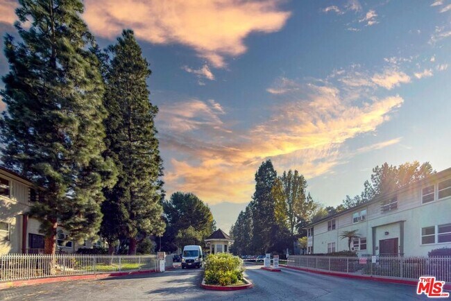 Foto del edificio - 5825 Bowcroft St