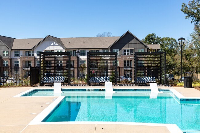 Building Photo - Aura Creekside Apartments