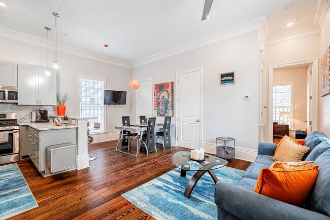 Foto del edificio - 1BD/1BA In Gated Complex Near Lower Garden District