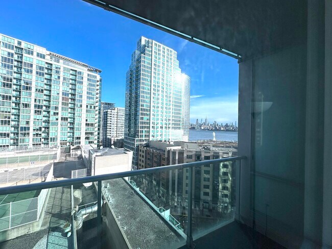 Foto del edificio - 20 Newport Pkwy
