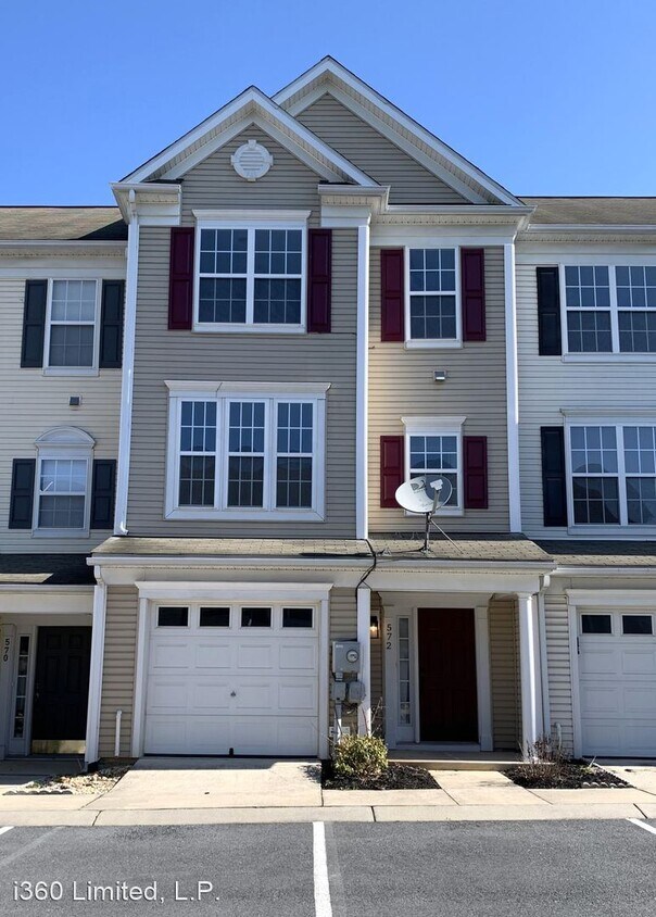 3 br, 2.5 bath House 572 S Carlisle St House Rental in Greencastle