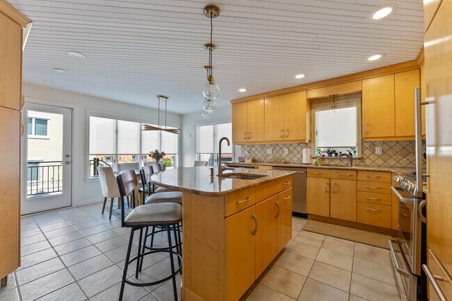 Foto del edificio - 7600 Bayshore Dr