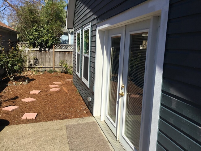 Building Photo - 2 Bedroom House in Whiteaker Area