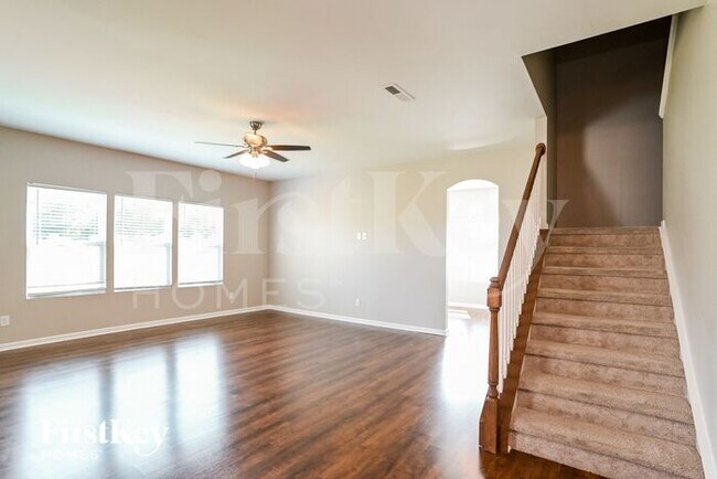 Foto del edificio - 314 Whispering Hills Drive