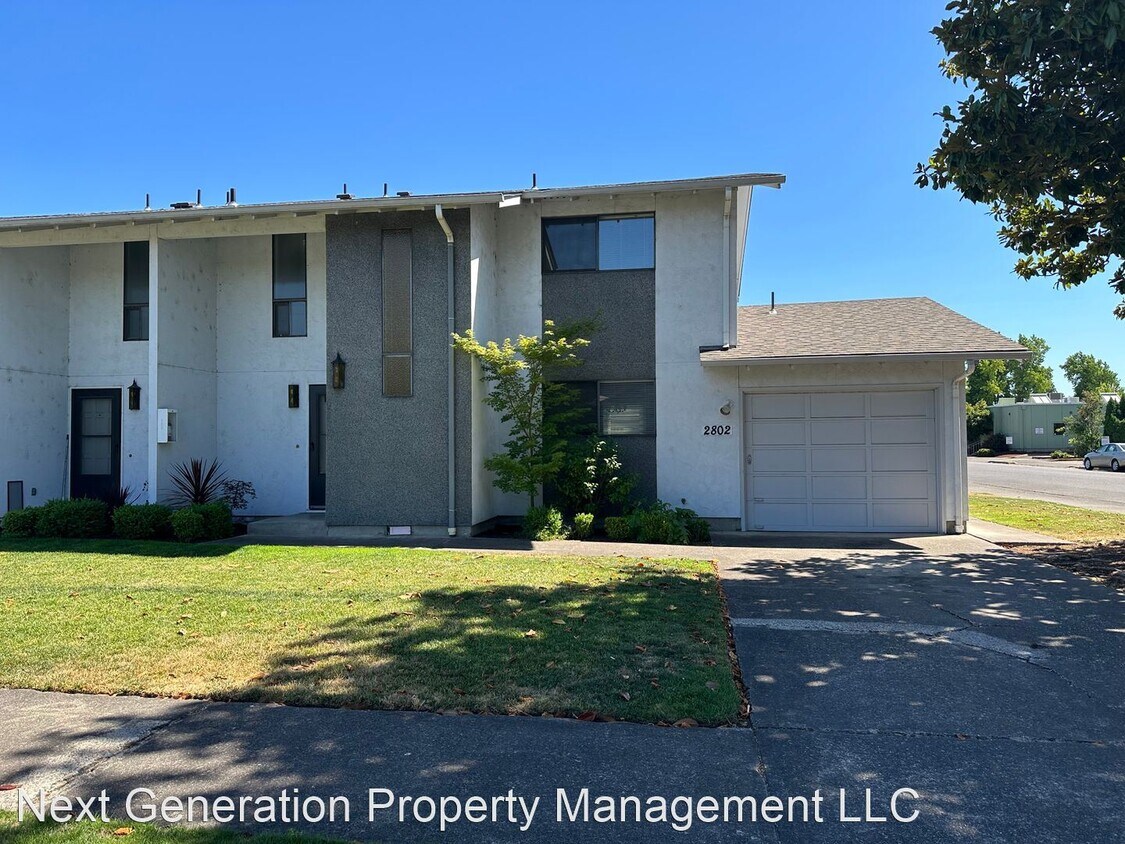 3 br, 2.5 bath House 2802 Ione Ave House for Rent in Eugene, OR