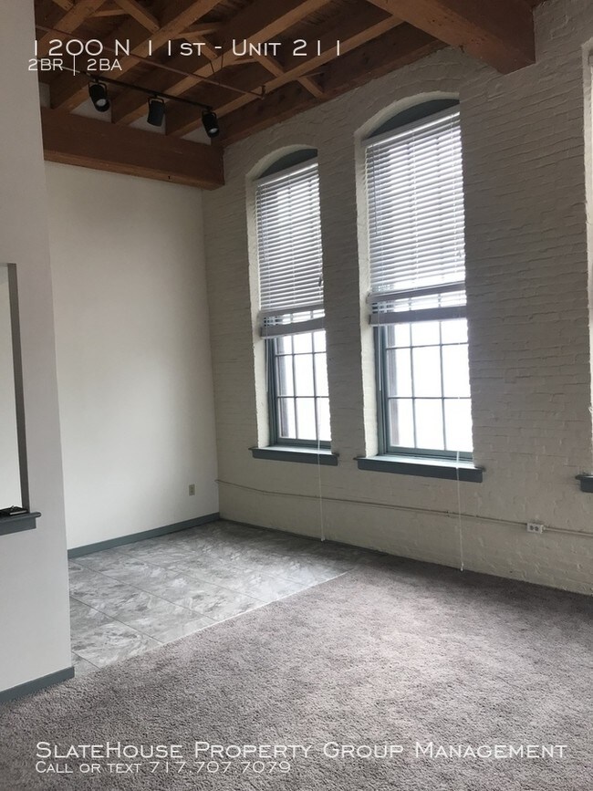 Building Photo - Unreal! Huge newly renovated apartment