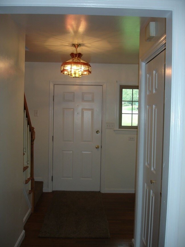 Building Photo - 4 br, 1.5 bath House - 7 IRON HORSE DRIVE
