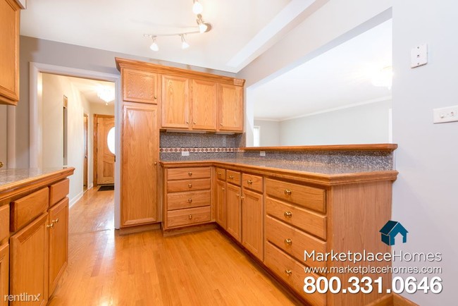 Foto del edificio - 5225 W Devon Ave