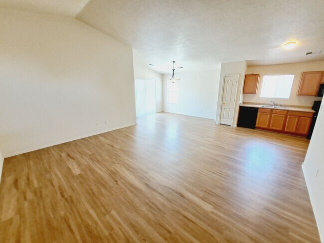 Foto del edificio - 3 bed 2 bath home in Huning Ranch