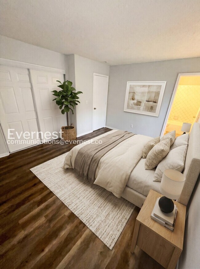 Building Photo - Limited Time Special Offer / 3 Bed, 2 Bath Home with Garage / Pet-Friendly / Available Now!
