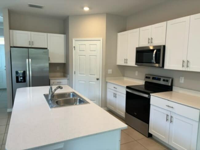 Building Photo - NEW! 3 Bedroom 2 Bath Home! AVAILABLE July...