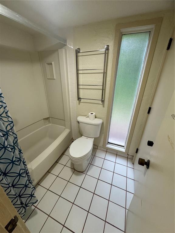 Building Photo - 3353 Camelot Dr