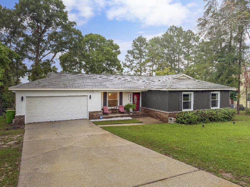 Foto principal - 7835 Wessex Ln