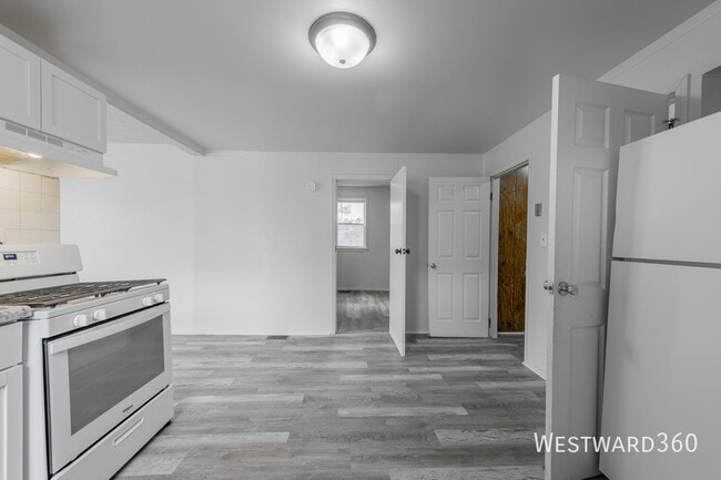 Building Photo - 4901 Magoun Ave