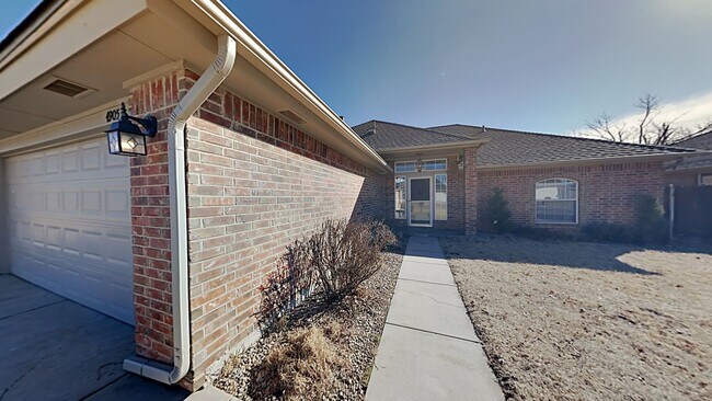 Building Photo - Very Nice 3 Bedroom 2 Bath Home w/ Large o...