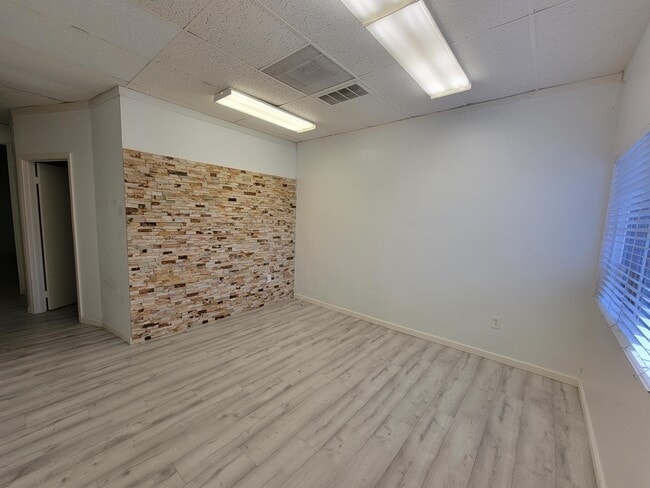 Foto del edificio - 1901 Railroad Ave