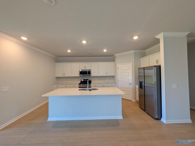 Building Photo - 311 Susan Lynn Dr