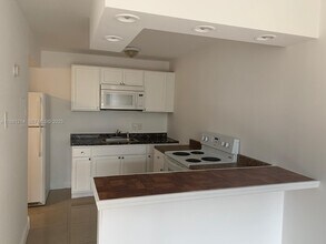 Building Photo - 2025 NE 164th St