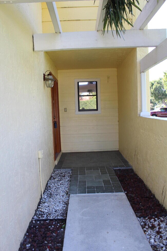 Foto del edificio - 1635 Woodbridge Lakes Cir