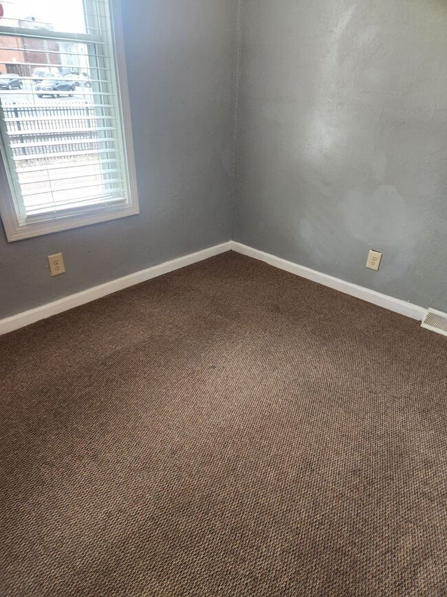 Building Photo - Quaint 2 BR/1 BA home section 8 preferred!