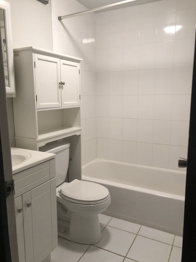 Building Photo - 1914 Fairmount Ave