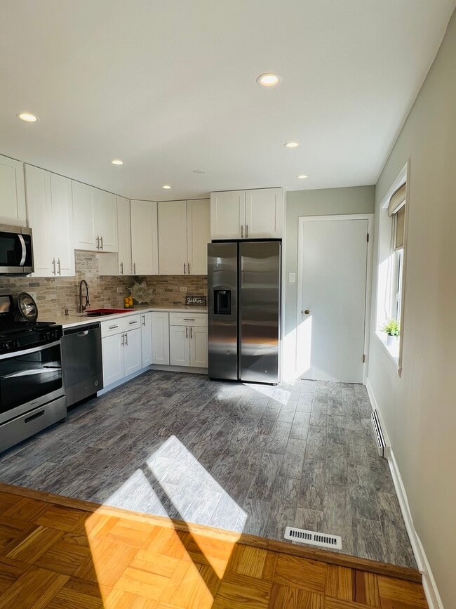 Building Photo - 7448 W Jonquil Terrace
