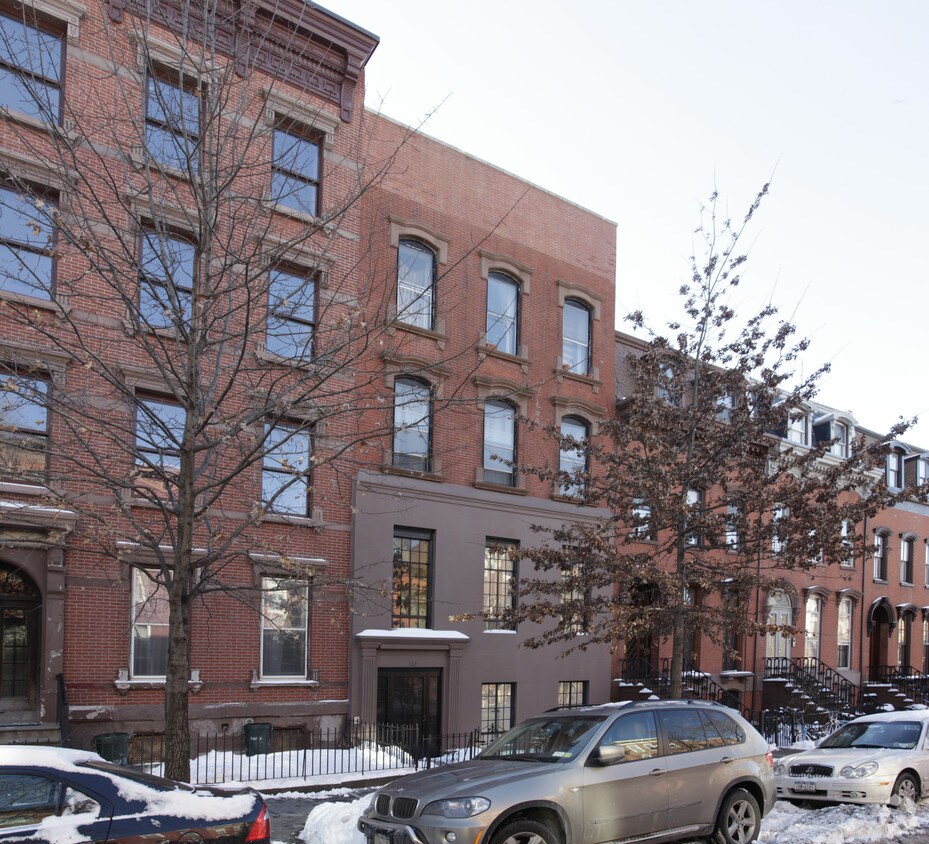 Primary Photo - 102 Kent St
