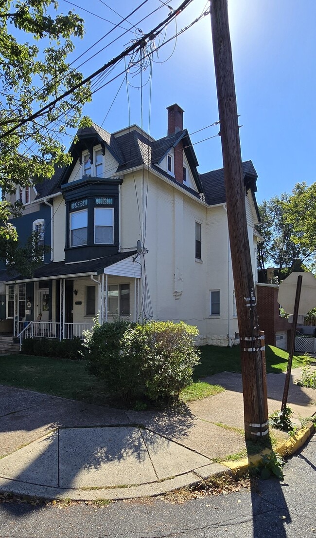 Photo - 200 Windsor St Apartment