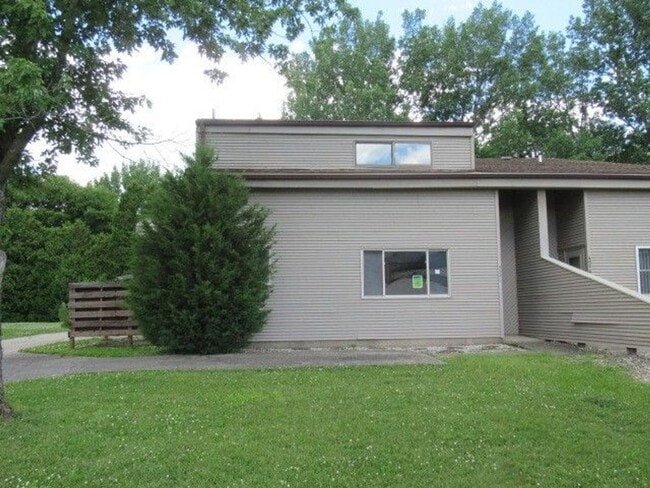 Building Photo - 902 Hartwell Dr
