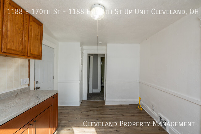 Building Photo - Charming Cleveland Duplex