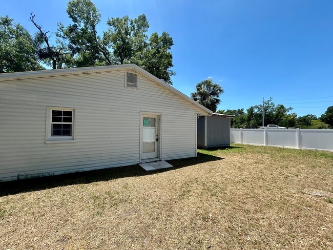 Building Photo - Stylishly Renovated 2-Bedroom Home in Prim...