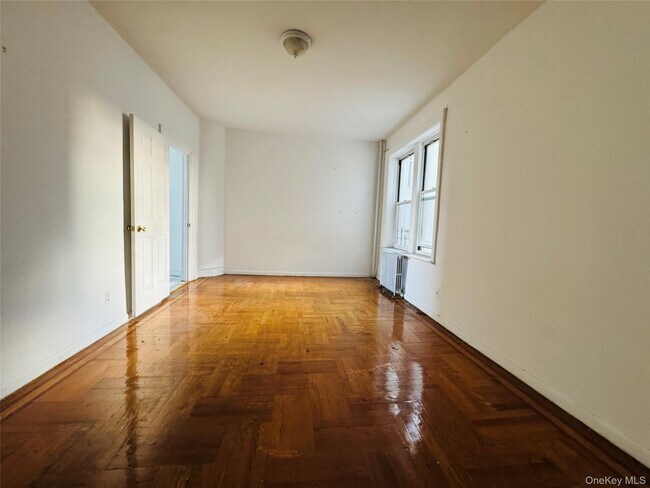 Foto del edificio - 37-80-80 64th St