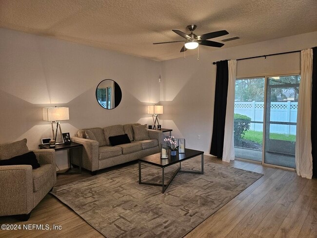Foto del edificio - 3750 Silver Bluff Blvd
