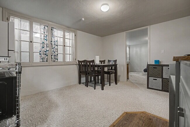 Foto del edificio - 261 Belford Ave