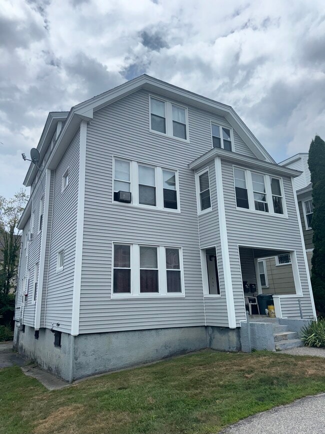 Building Photo - 136 Ingleside Ave