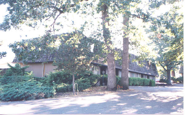 Primary Photo - Oak Villa Apartments
