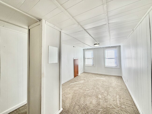 Building Photo - 923 Randall St