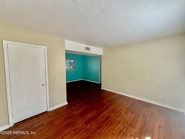 Foto del edificio - 7118 Pellias Rd