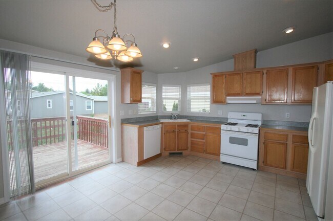 Foto del edificio - Great 3 Bedroom Ranch Style Home in low maintenance community!