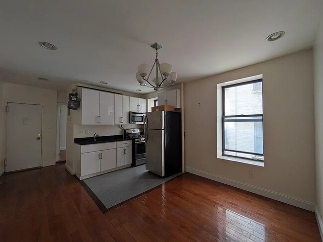 Building Photo - 537 W 158th St