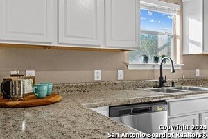 Foto del edificio - 229 Rocky Ridge Dr