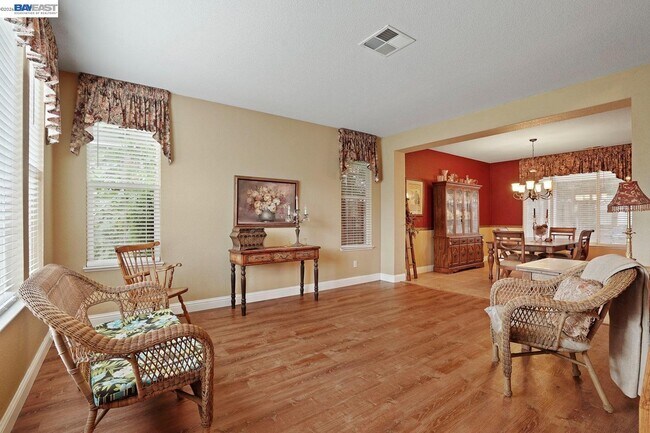 Foto del edificio - 549 Glenbriar Cir